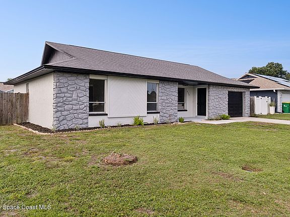 2nd image of 540 Venetian Way