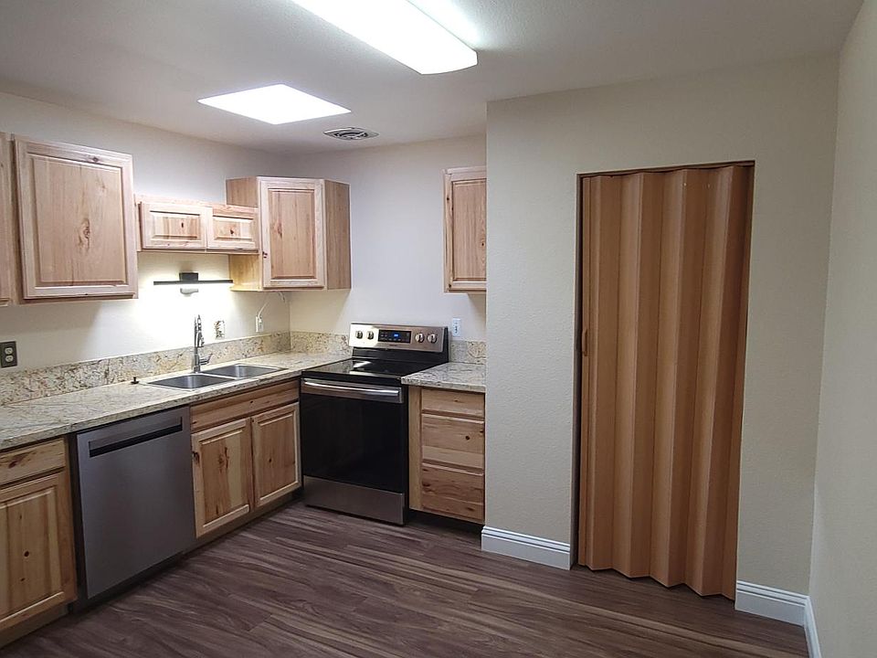 1st image of 1040B Baywood Dr #B