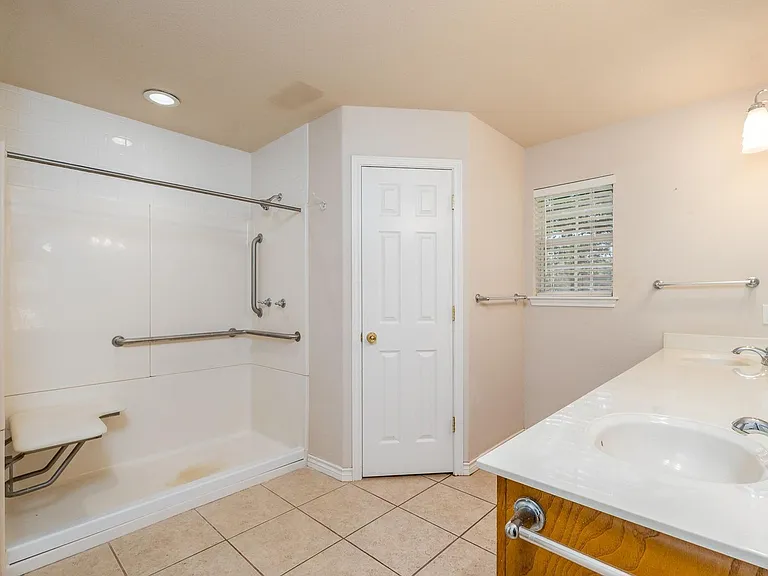 207 Locust St — Photo 21