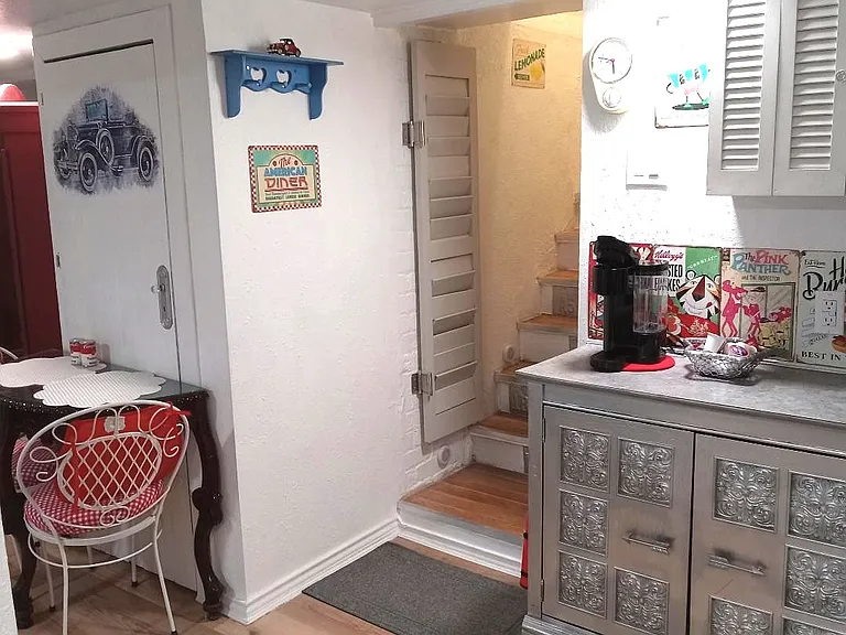 916 Gidding St #C — Photo 10