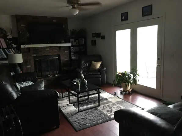 4 Danson Dr, Saint Peters, MO 63376