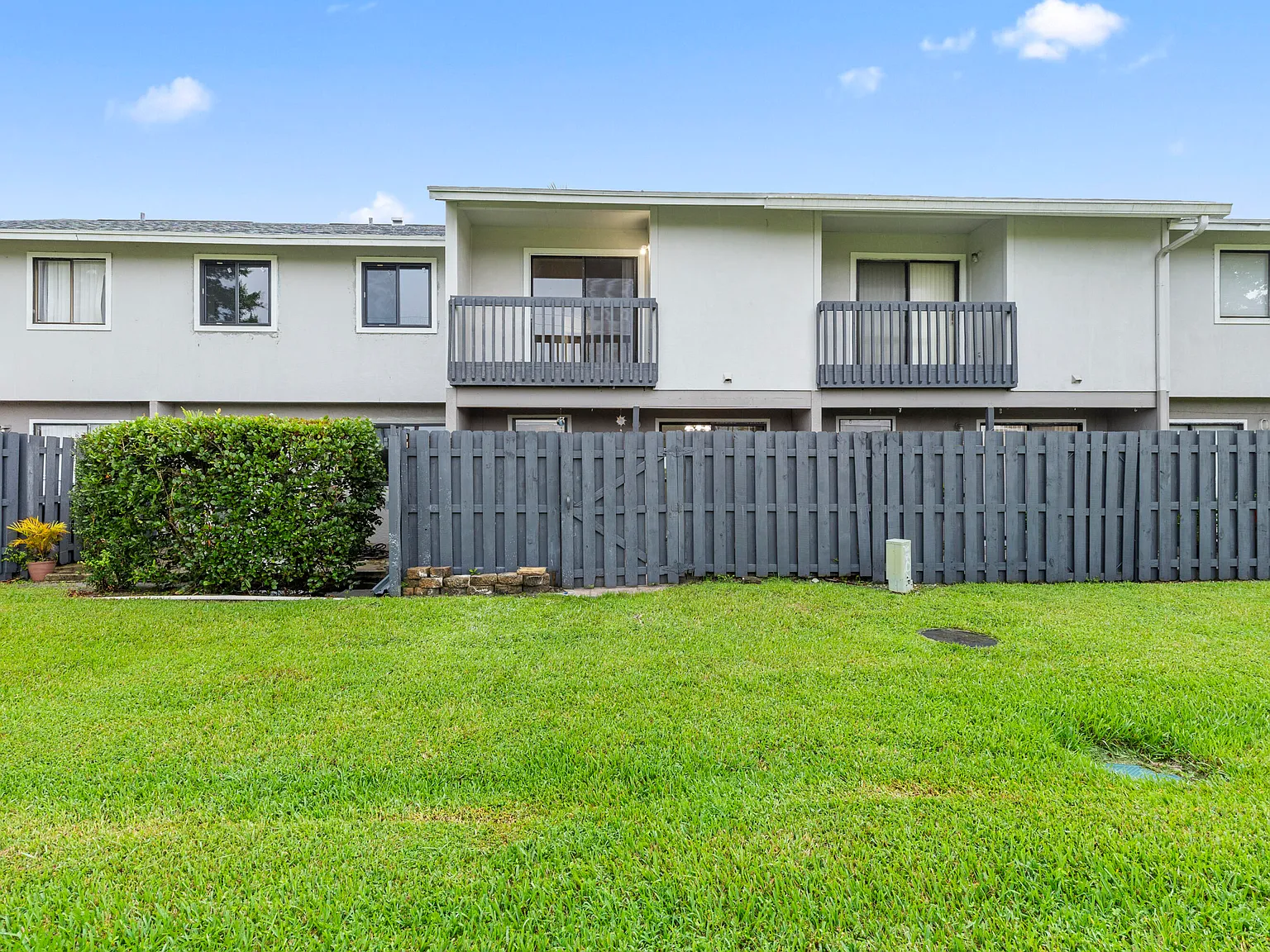 2 bed, 2.5 bath, 1234 sqft, $2,250 — Photo 2