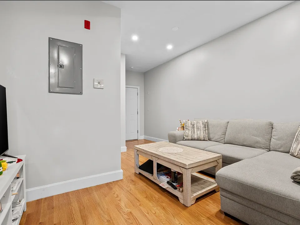 754 Huntington Ave #6