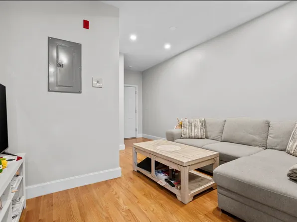 754 Huntington Ave APT 6, Boston, MA 02115