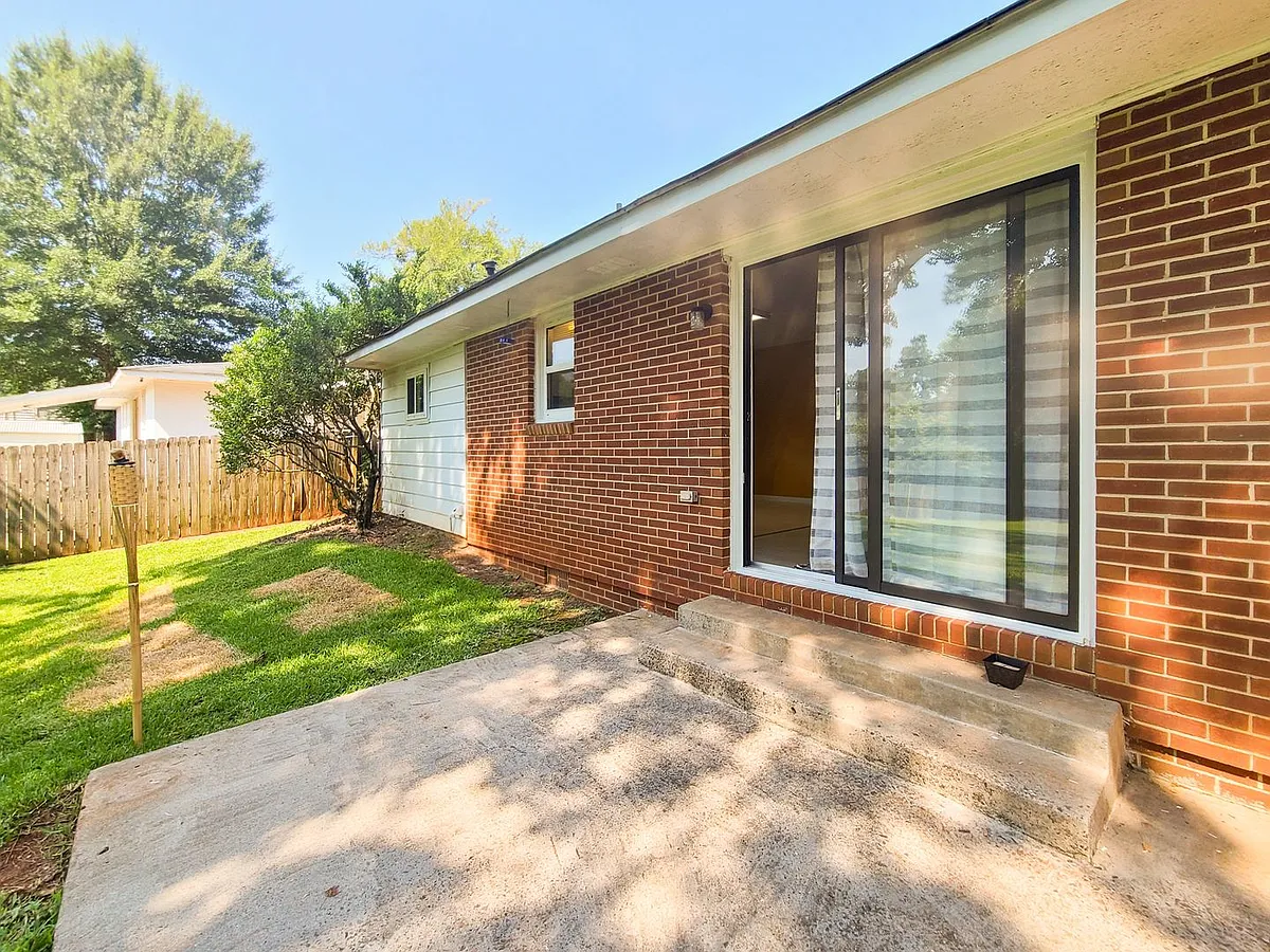Building Photo - 1224 Oakdale Rd