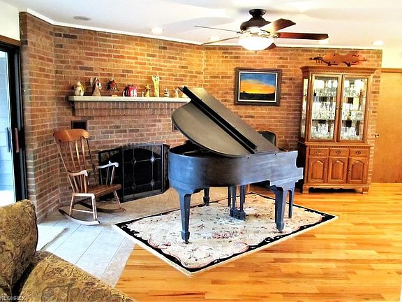 5th image of 103 Swaney Ct