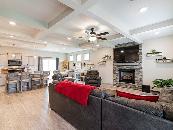 5th image of 614 Bassett Ln