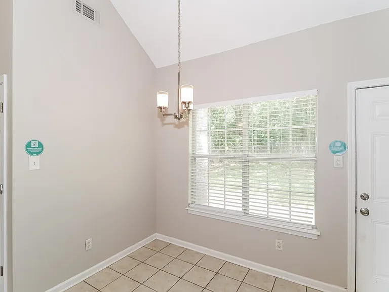 185 Village Dr — Photo 7