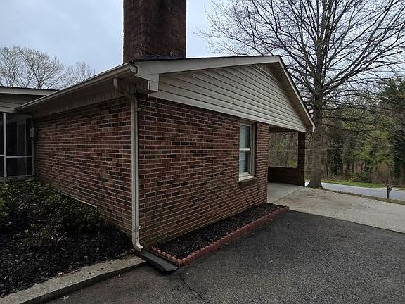 4th image of 426 Rosemary Ln
