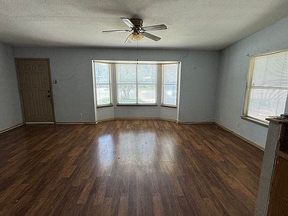 3rd image of 307 LANARK DR