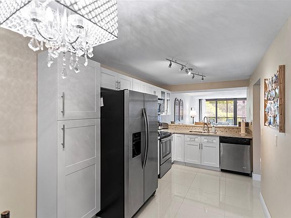 5th image of 16 Royal Palm Way #302