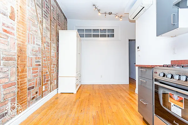 Rented by MySpaceNYC | media 15