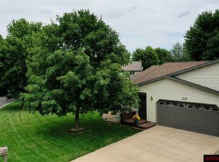 221 Foxborough Ln, Le Sueur, MN 56058