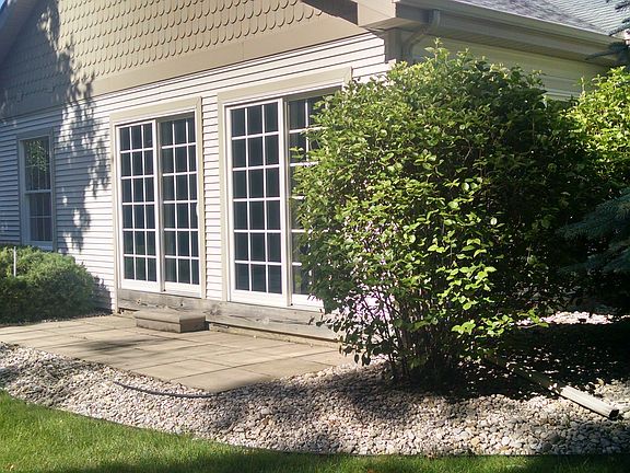 3rd image of 322 Golfview Ln