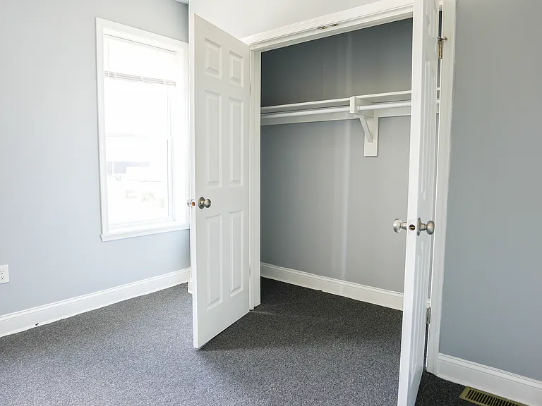 1204 Bonaparte Ave — Photo 29