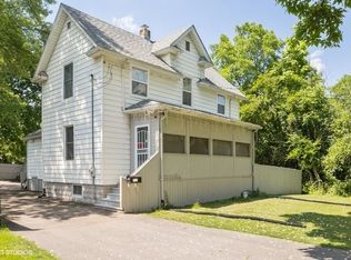 713 Olive St, Woodstock, IL 60098