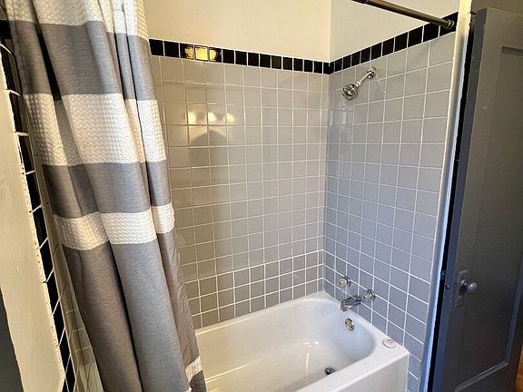 2nd image of 6945 S Paxton Ave APT 2