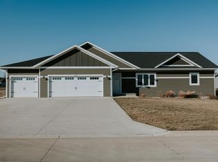 610 17th St, Sioux Center, IA 51250