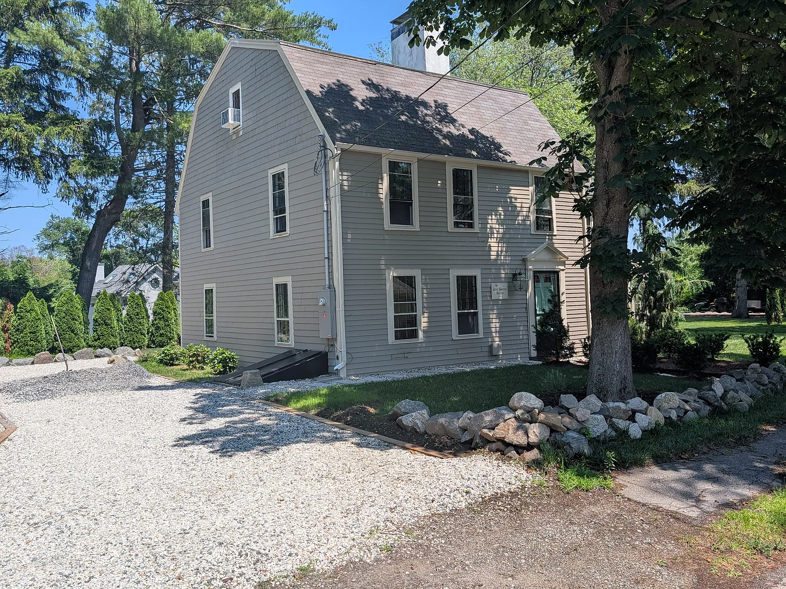 4 bed, 2088 sqft, $3,950 — Photo 2
