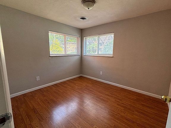 5th image of 545 Lowell Ave APT 5