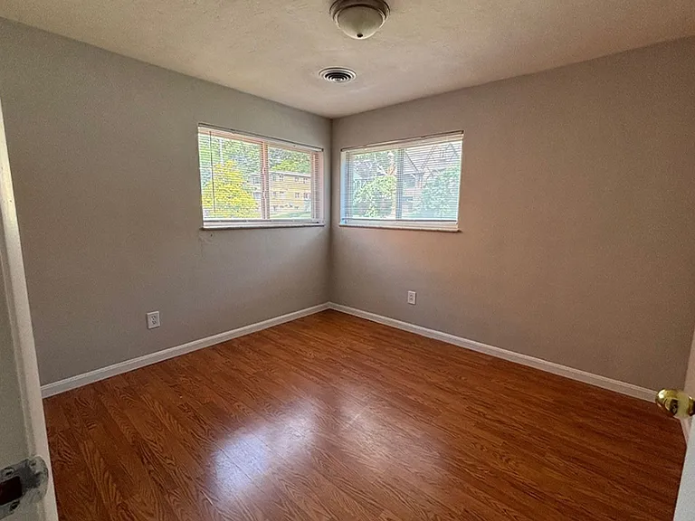545 Lowell Ave — Photo 11