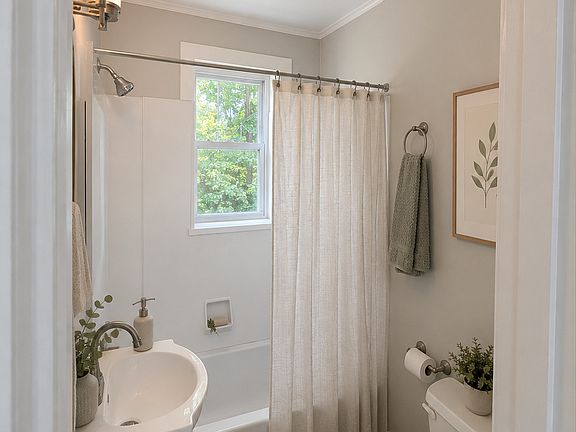 3rd image of 220 S Main St #5