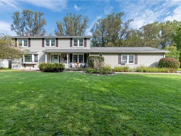 221 Hollybrook Rd, Brockport, NY 14420