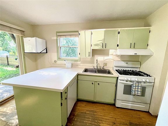 3rd image of 502 12th Street SE
