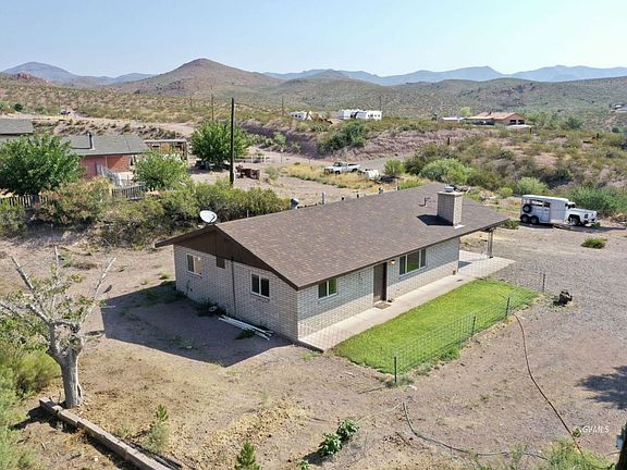 3rd image of 251 Mountain Lion Dr