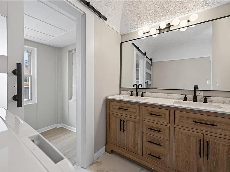 2113 Fairview Ave #1 — Photo 10