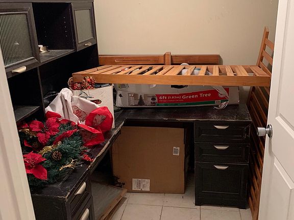 2nd image of 2441 Gladiolus St