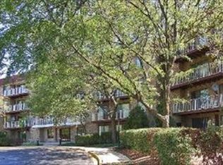 5450 Astor Ln APT 113, Rolling Meadows, IL 60008