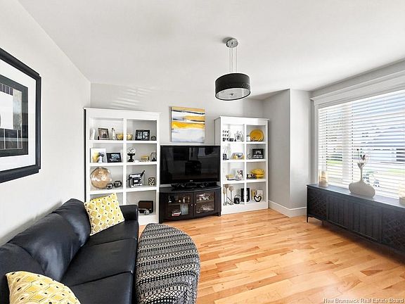 4th image of 33 Annfield Ct