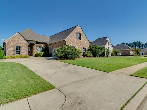 133 Sweetbriar Dr, Canton, MS 39046