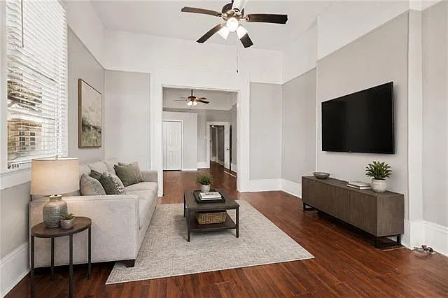 2 bed, 1.0 bath, 945 sqft, $1,300 — Photo 3