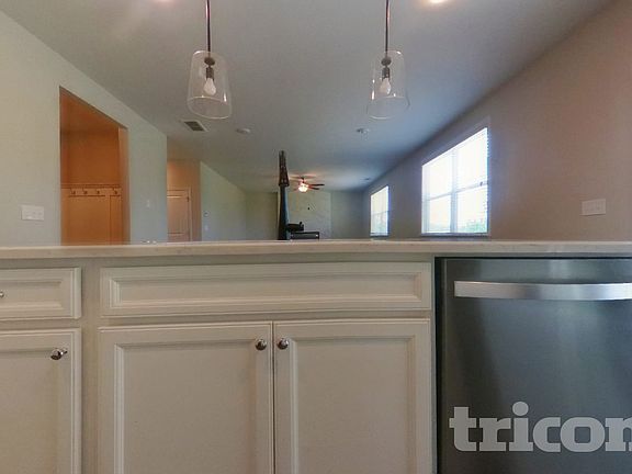 3rd image of 36 Leyland Ct
