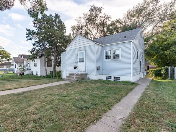 310 N 15th St, Bismarck, ND 58501