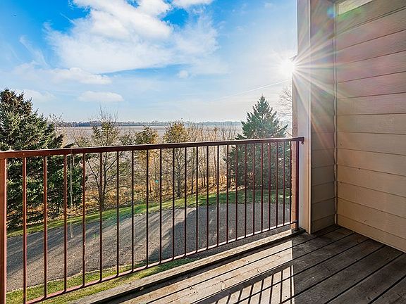 4th image of 2015 27th St SE #225