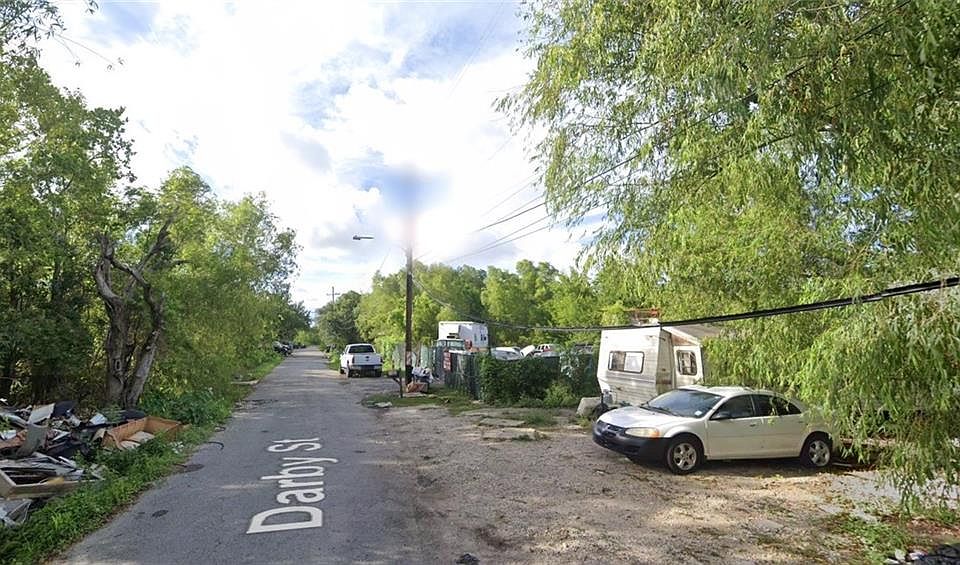 2nd image of 4147 Darby St
