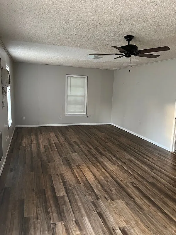 3 bed, 2.0 bath, 1456 sqft, $1,400 — Photo 1