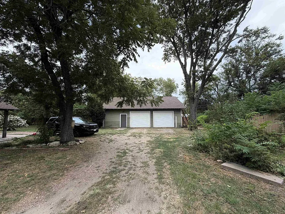 2 bed, 2040 sqft, $1,300 — Photo 1