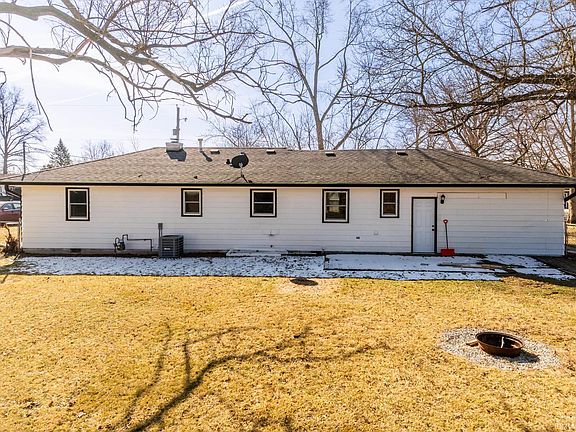 5th image of 3509 E Maplegrove Ave