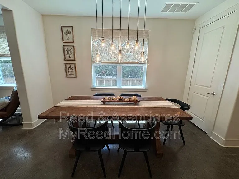1080 Blythe St — Photo 5