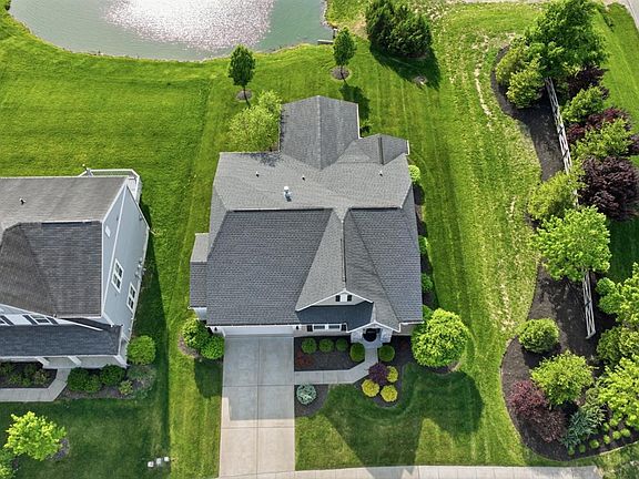 5th image of 878 Emerald Dr