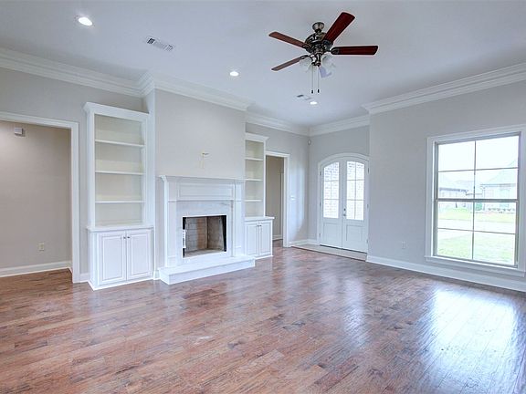 3rd image of 189 Waterford Dr