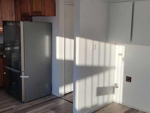 3rd image of 4071 Weymouth Ln