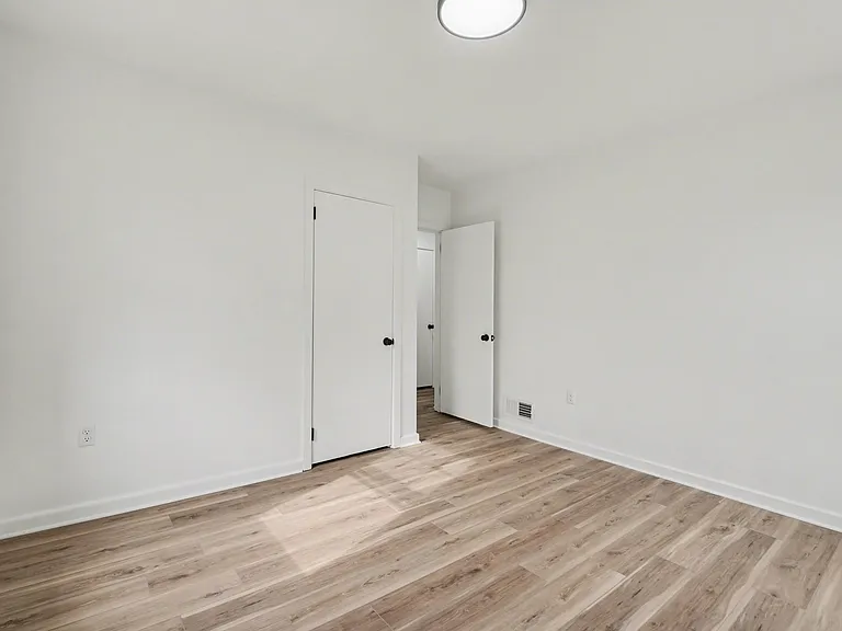 1555 Locust St — Photo 16