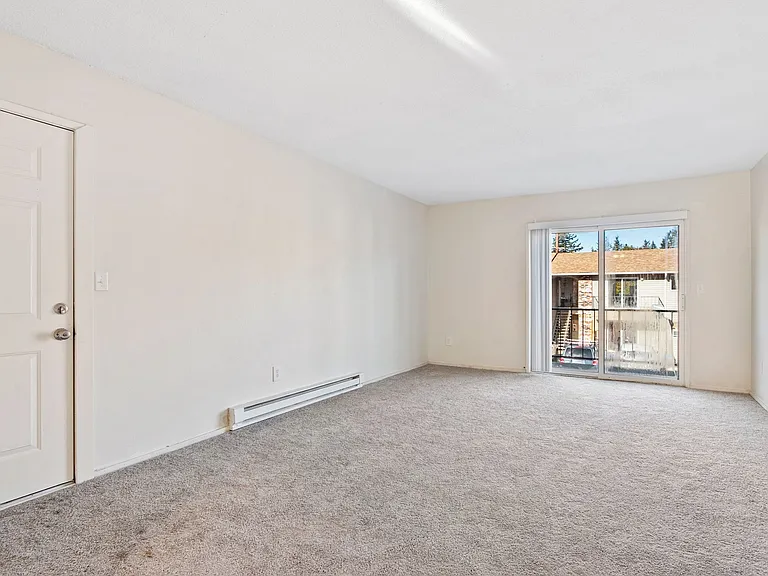 Emerald Grove Apartments — Photo 3