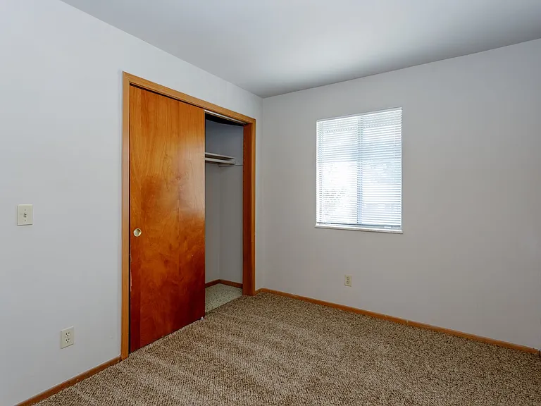 7670 N Euclid Ave — Photo 7