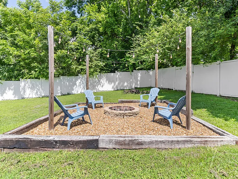 47 Moore Dr — Photo 31